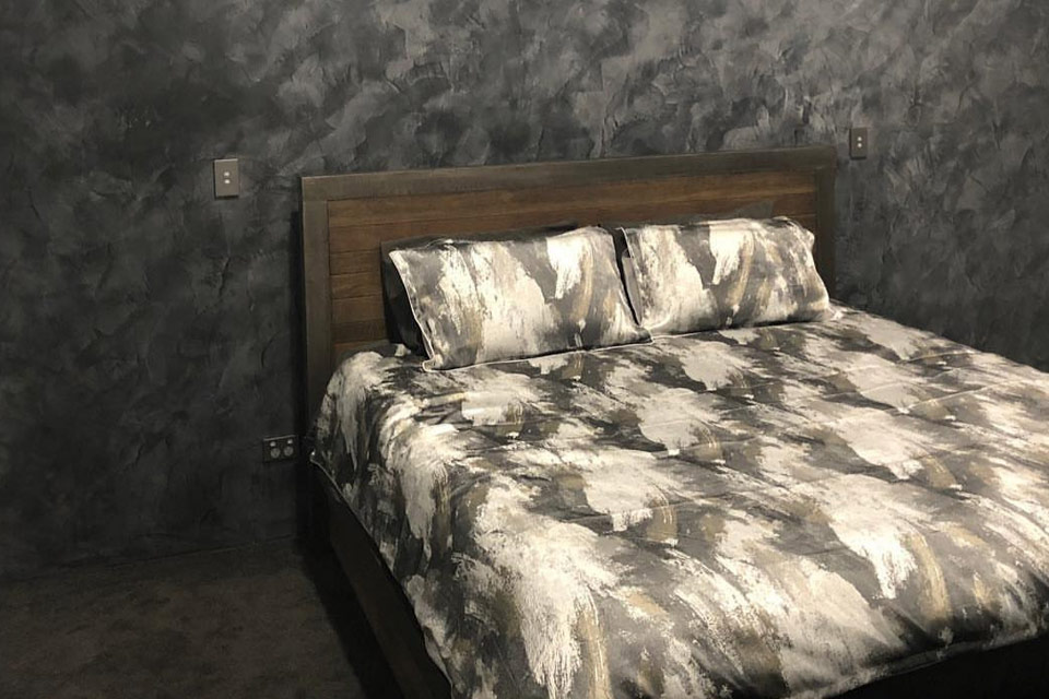 rasato-fine-ventian-plaster-bedroom-wall